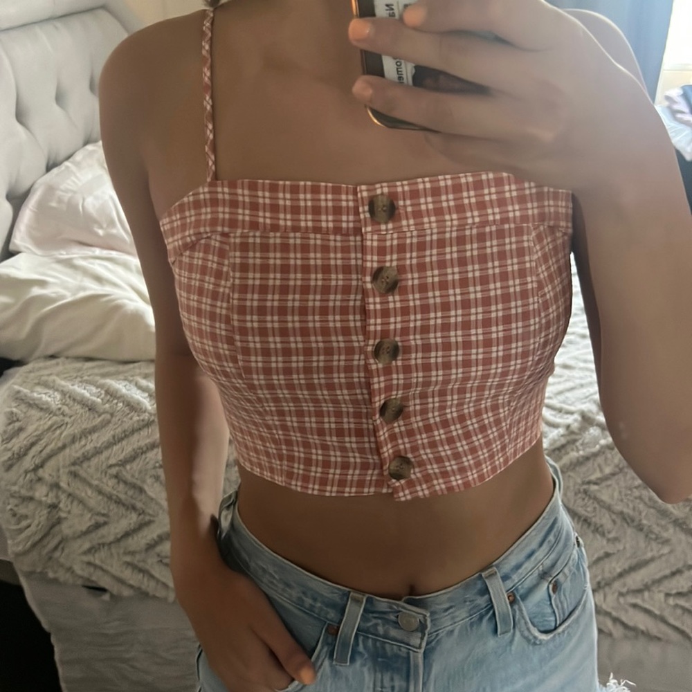 dainty little plaid tank! size small but can fit xs, never worn! :)🤍